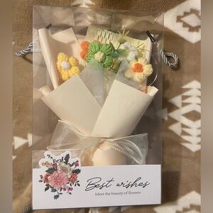 Knitted bouquet flowers